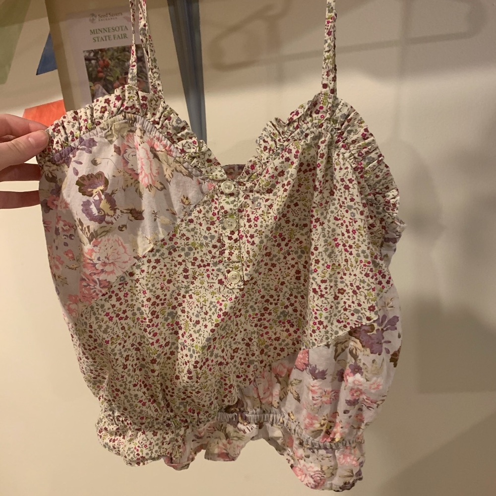 Floral cropped tank top